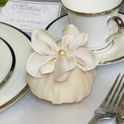 Ninfea Sachet with Pearl (White/Ivory)